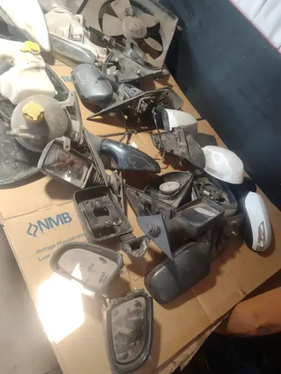Lote de repuestos de auto usados - miniatura 1