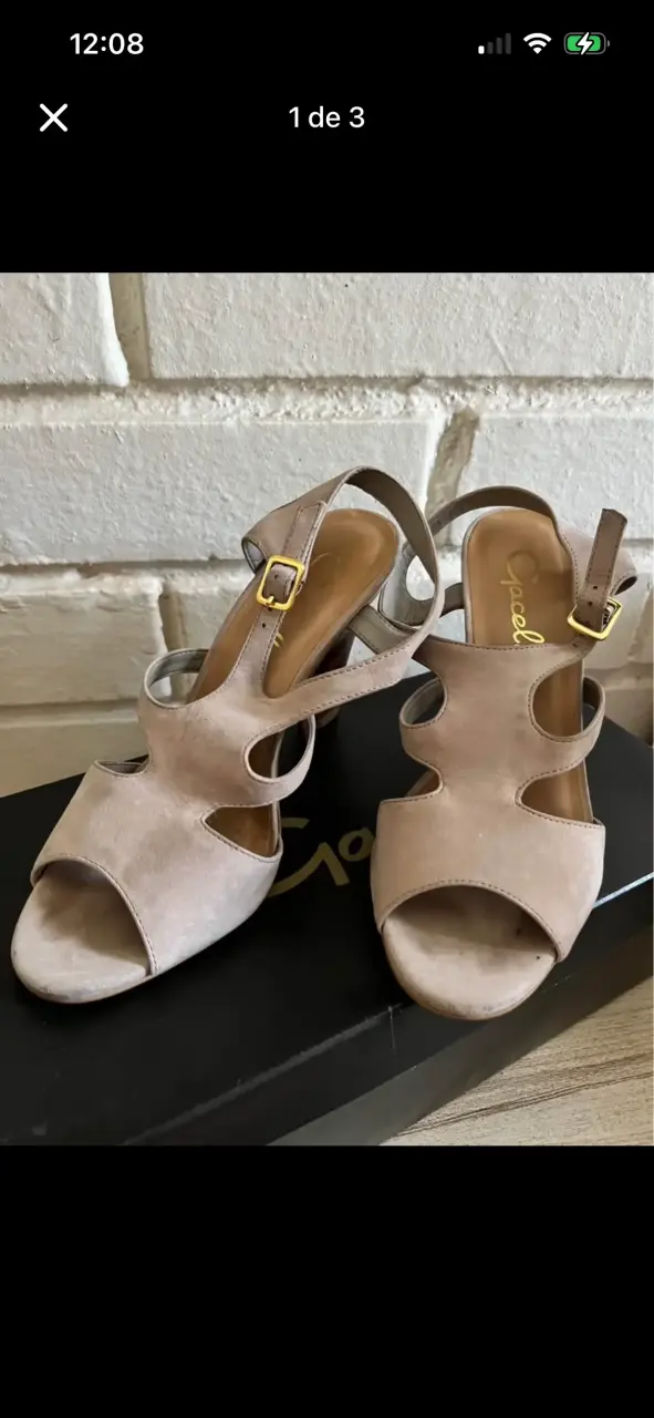 Sandalias beige con hebilla - 1