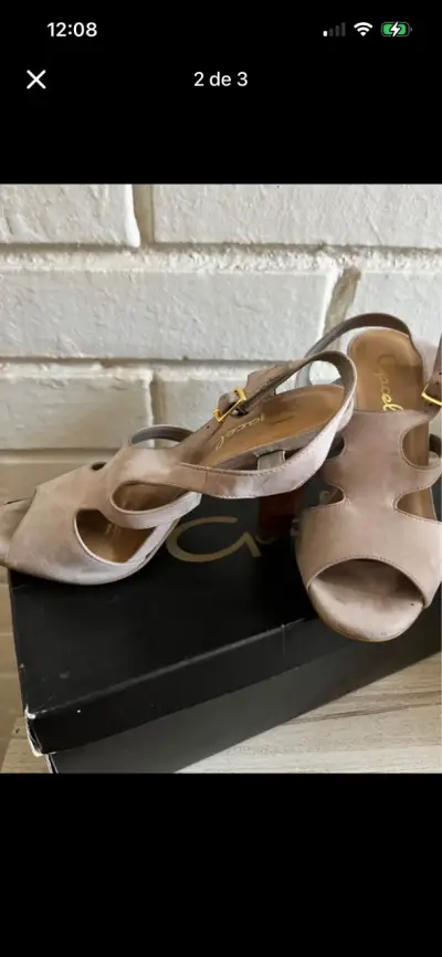 Sandalias beige con hebilla - miniatura 2