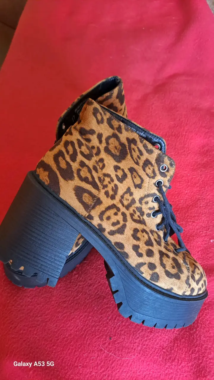 Botines animal print con plataforma - 1