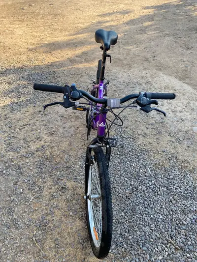 Bicicleta montaña púrpura 24" - miniatura 2