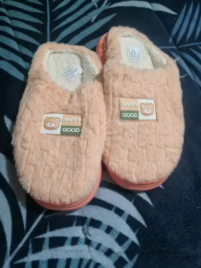 Pantuflas peludas color beige - miniatura 2
