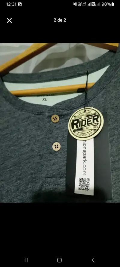 Polera gris con botones - miniatura 2