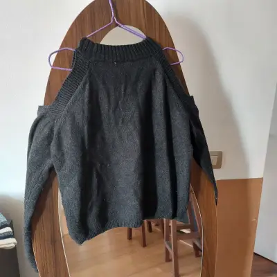 Suéter gris oscuro con abertura - miniatura 2