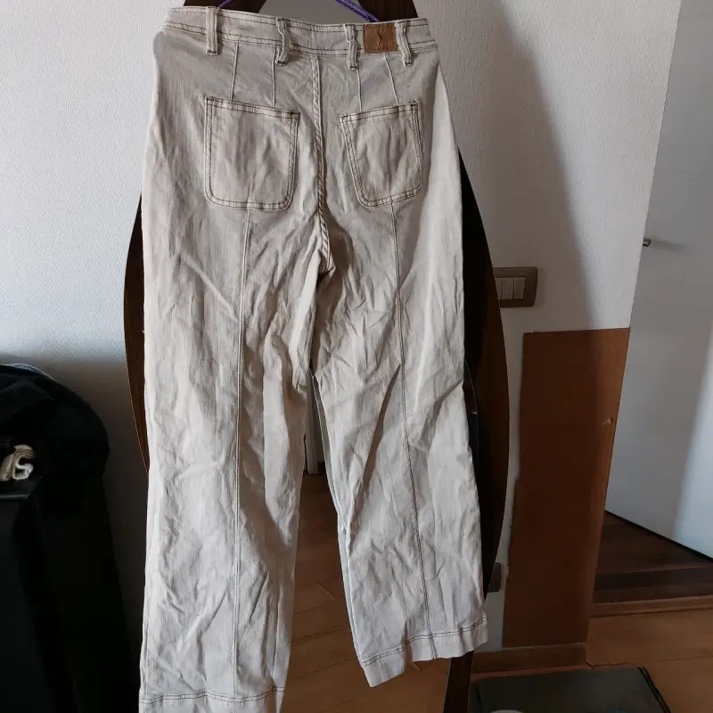 Pantalón beige estilo casual - 2