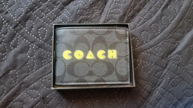 Billetera negra Coach Pac-Man