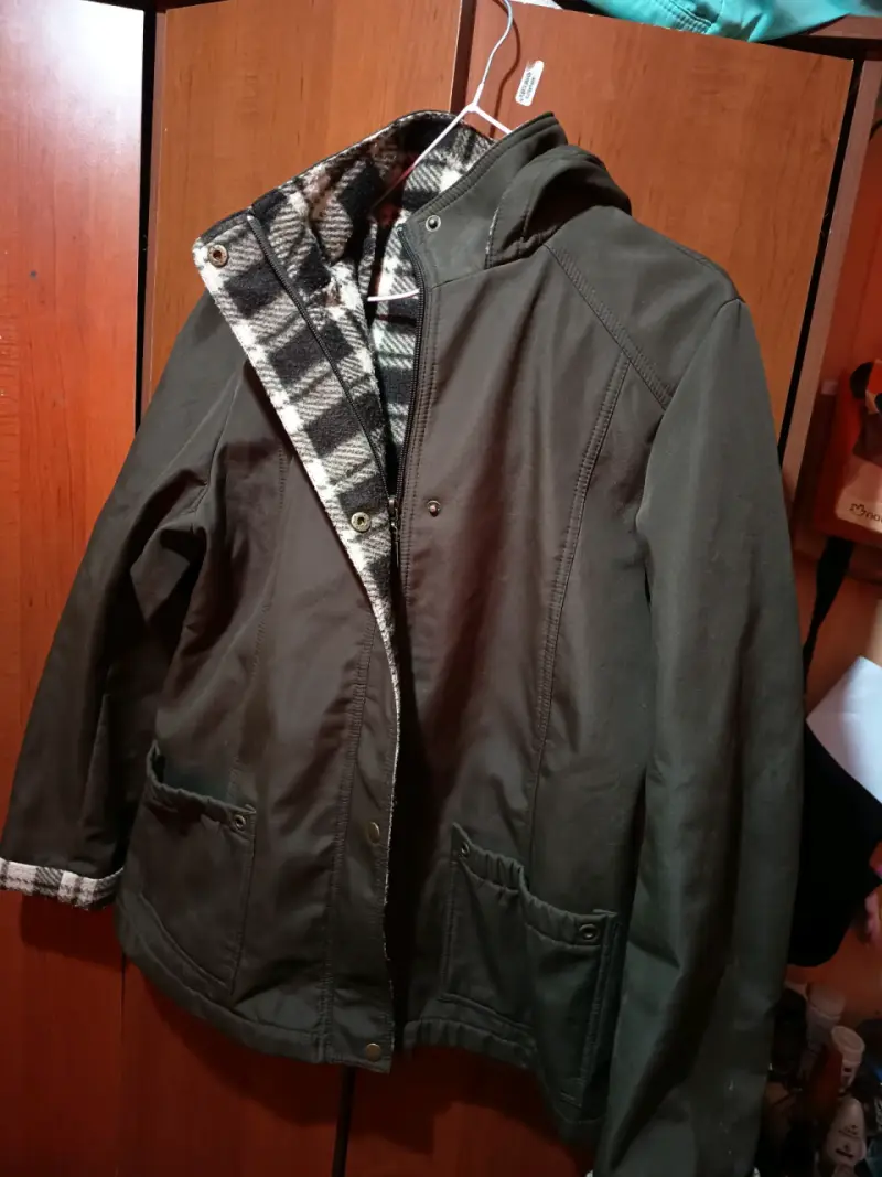 Chaqueta cafe con capucha