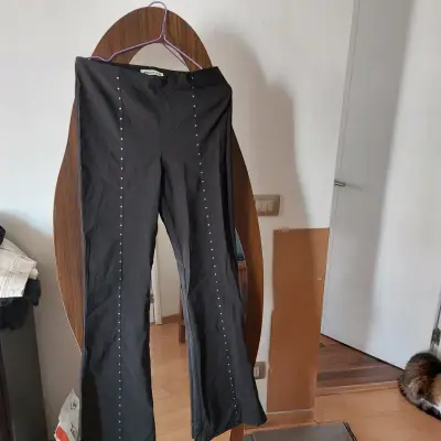 Pantalones negros con tachas - miniatura 1
