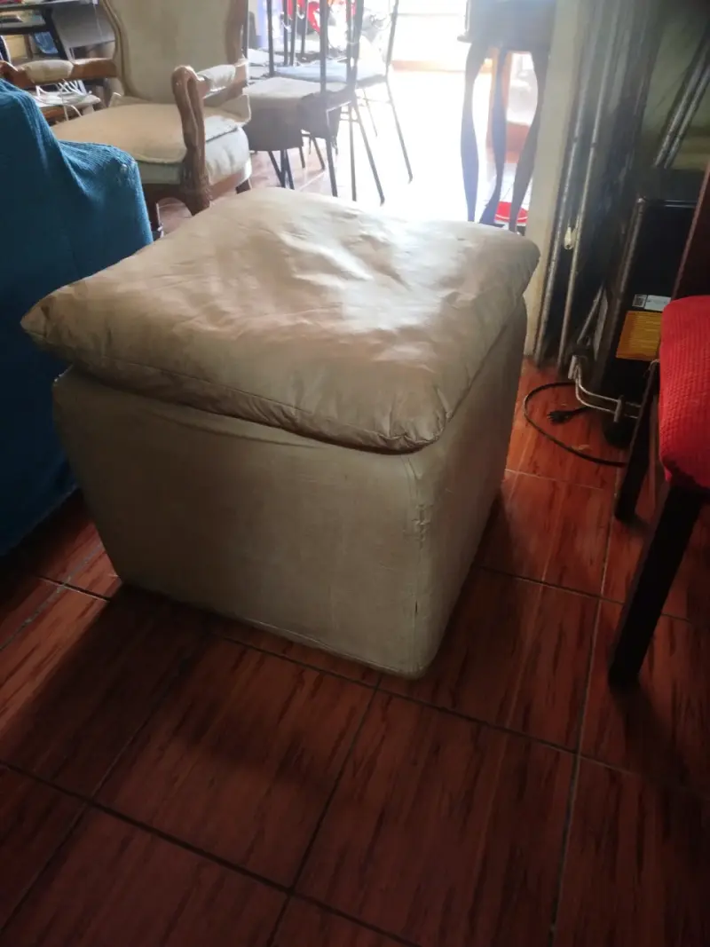 Puff cuadrado beige - 1