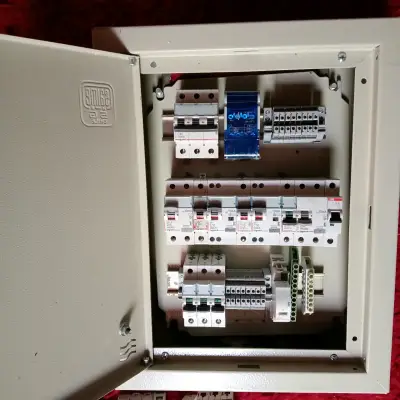 Tablero eléctrico compacto - miniatura 1