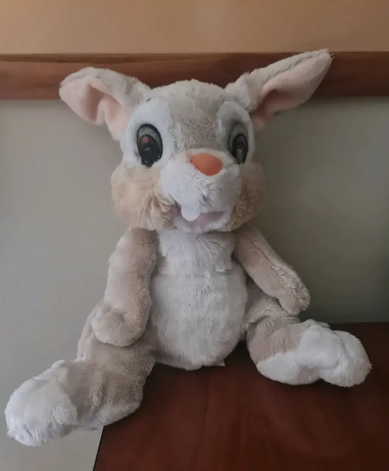 Peluche conejo gris y blanco - 1