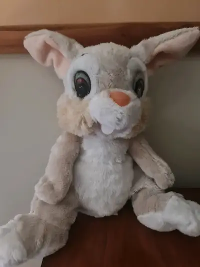 Peluche conejo gris y blanco - miniatura 2