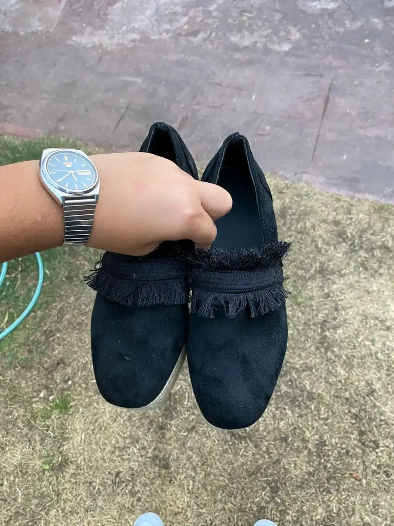 Zapatos negros con flecos - 1