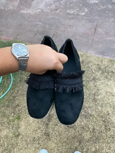 Zapatos negros con flecos - miniatura 1