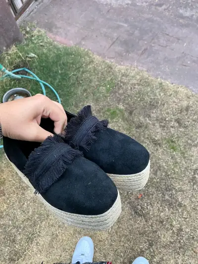 Zapatos negros con flecos - miniatura 3