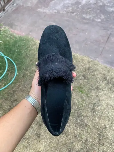 Zapatos negros con flecos - miniatura 6