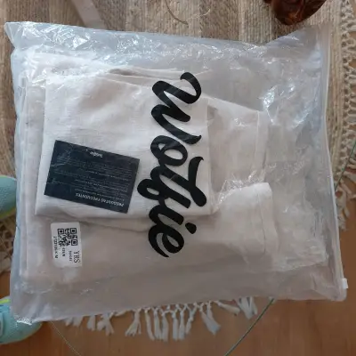 Blusa beige sin mangas - miniatura 5