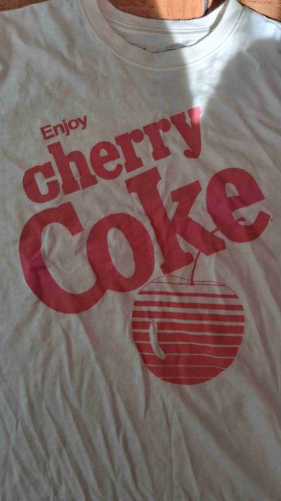 Polera blanca Cherry Coke - miniatura 2