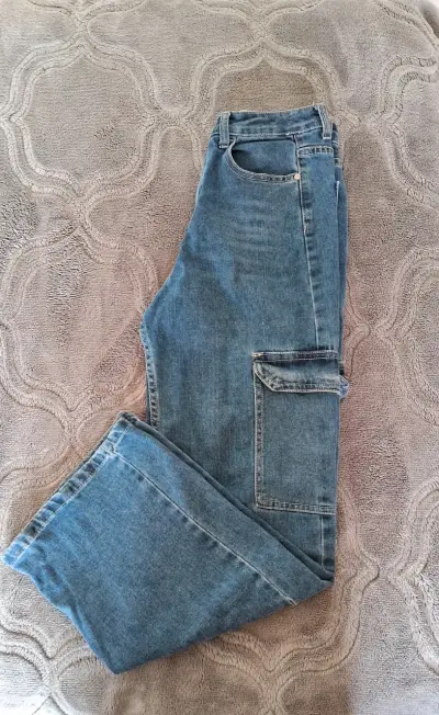 Jeans cargo azul denim. - miniatura 1