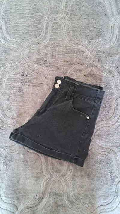 Shorts de mezclilla negros - miniatura 2