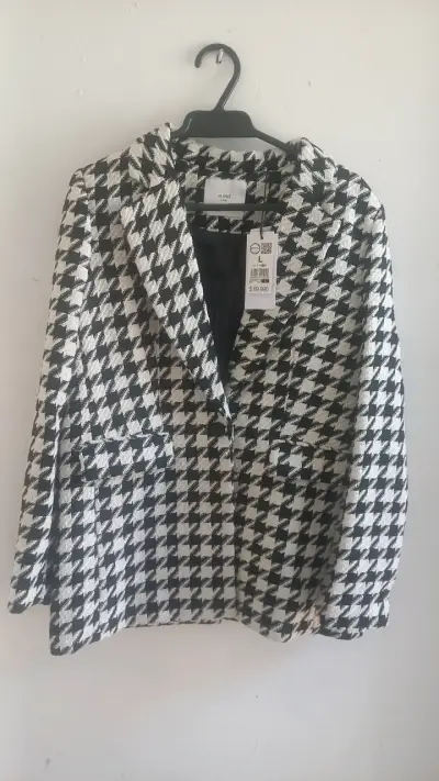 Blazer tweed blanco y negro.Alaniz,Talla L - miniatura 1