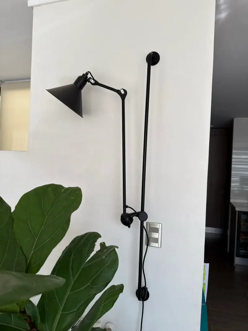 Lámpara de pared ajustable negra