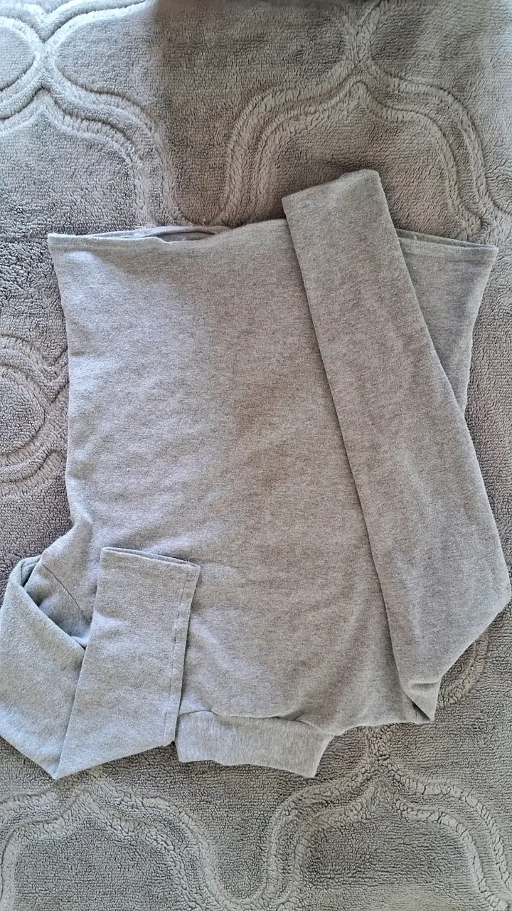 Polera manga larga gris de cuello alto - 2