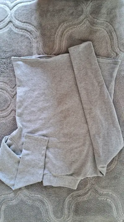 Polera manga larga gris de cuello alto - miniatura 2