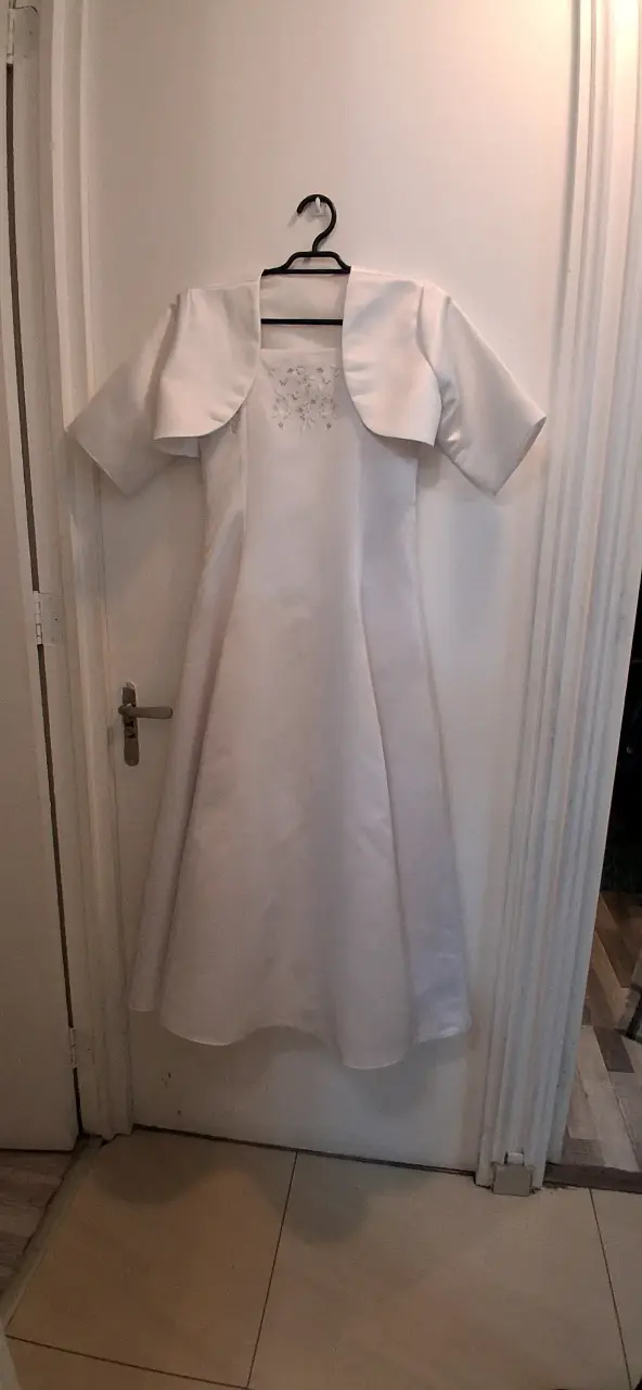 Vestido blanco con bordado floral - 1
