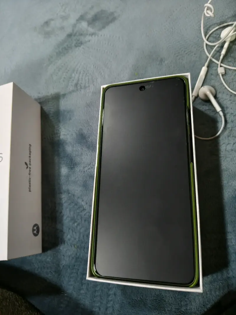 Celular Motorola verde nuevo - 2