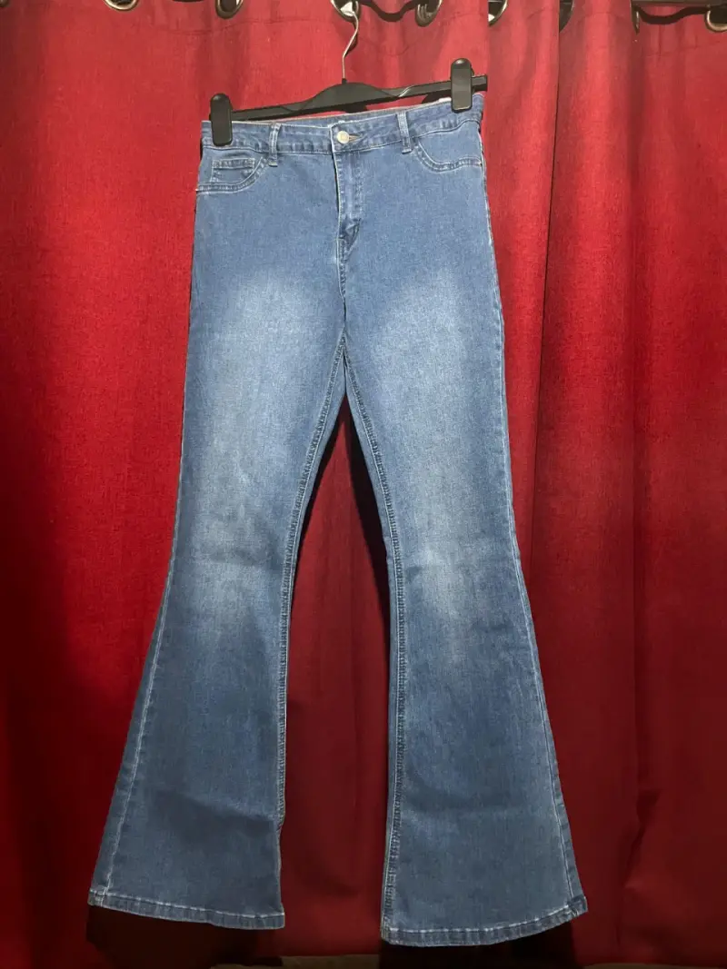 Jeans acampanados azul claro - 1