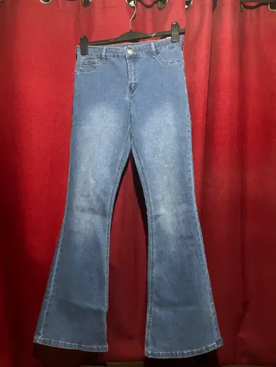Jeans acampanados azul claro - miniatura 1