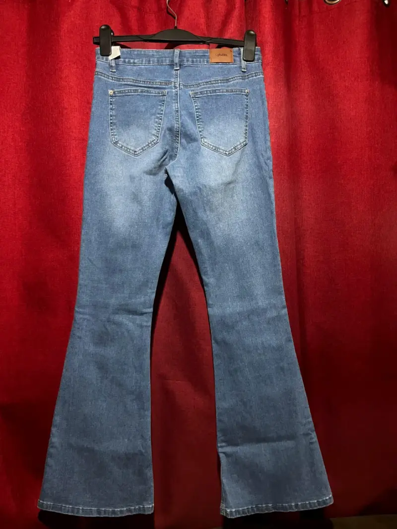 Jeans acampanados azul claro - 2