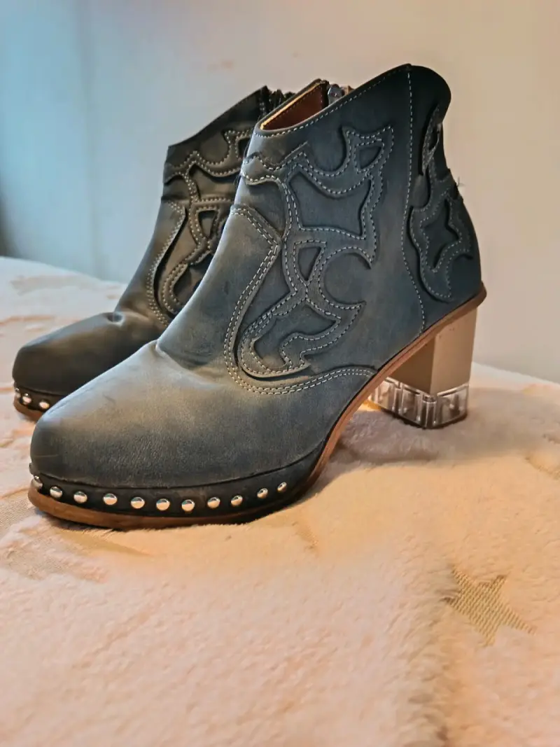 Botines de taco transparente