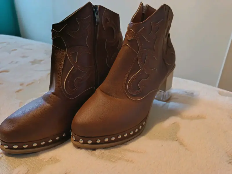 Botines de cuero marrón con tacón