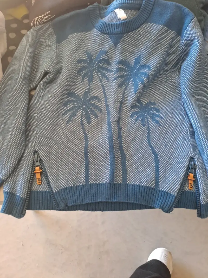 Suéter azul con palmeras - 2