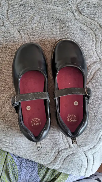 Zapatos negros escolares para niña - miniatura 1
