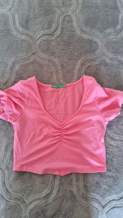 Polera rosada cuello V - miniatura 1