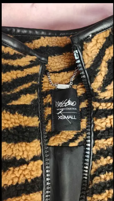 Chaqueta Mossimo de peluche con estampado de tigre - miniatura 2