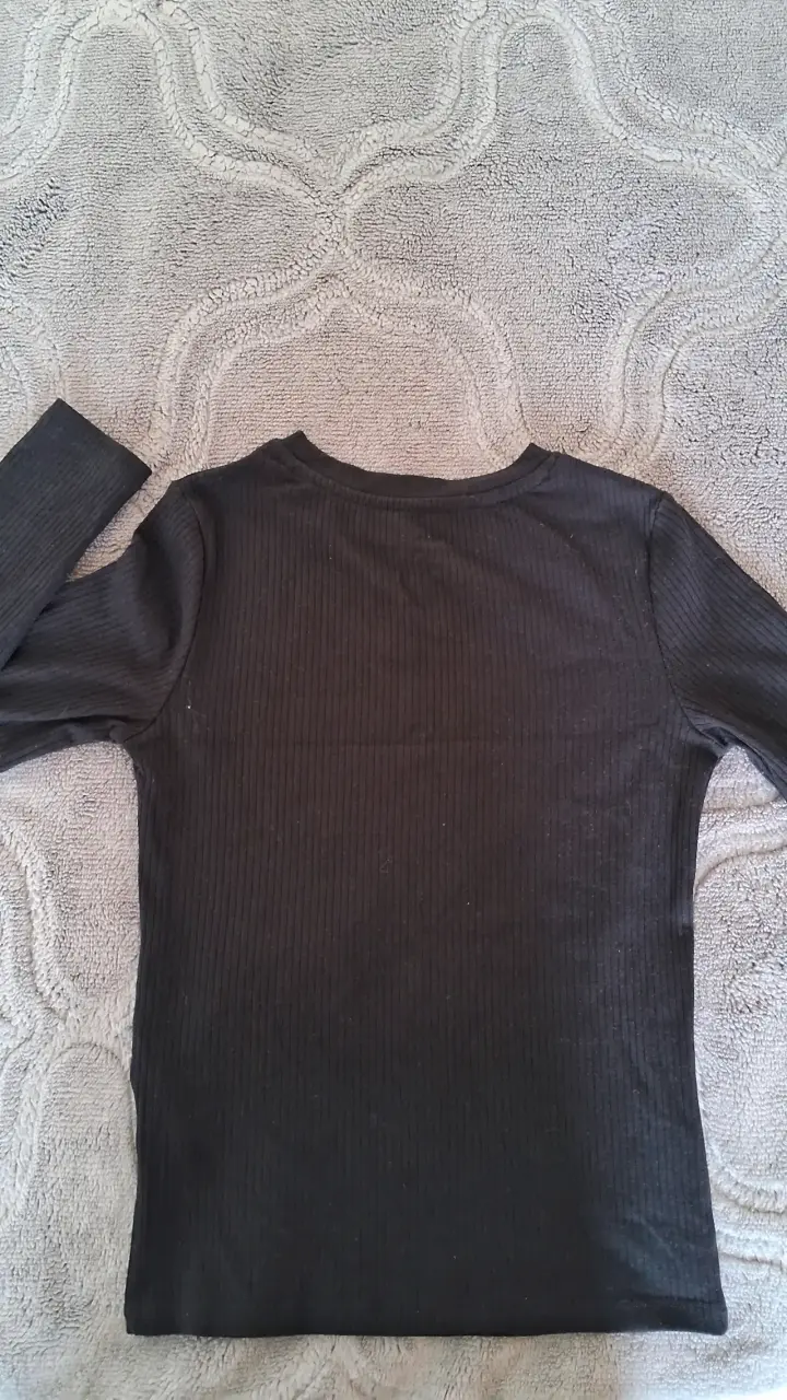 Polera negra con diseño GT2 - 2