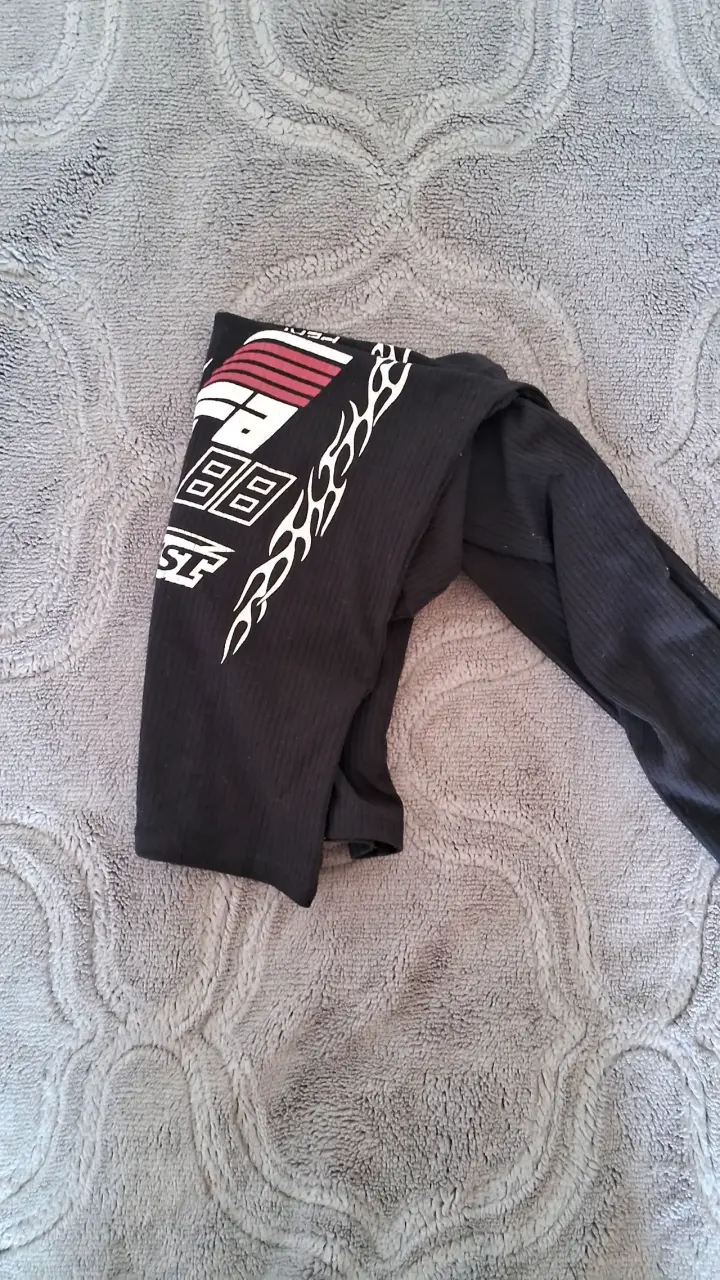 Polera negra con diseño GT2 - 3