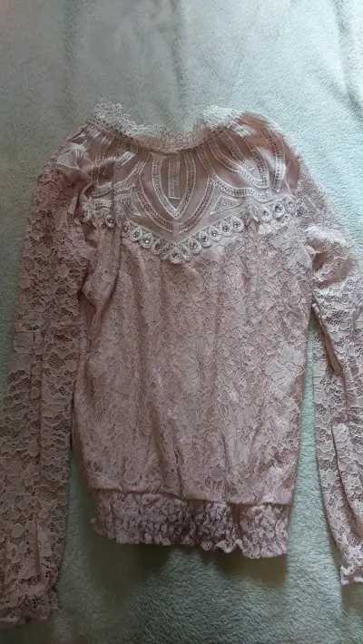 Blusa encaje rosa delicada - miniatura 1