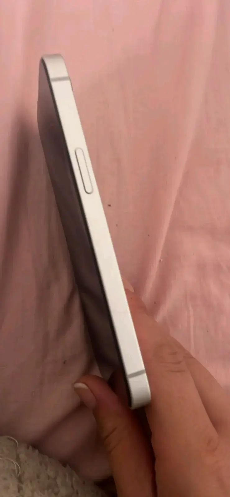 iPhone 16 E; 6 meses de uso - 2