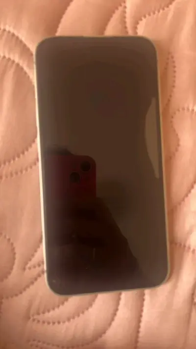 iPhone 16 E; 6 meses de uso - miniatura 4