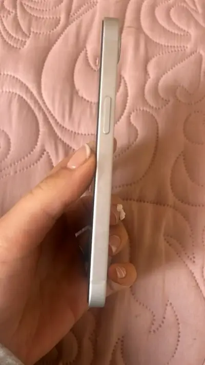 iPhone 16 E; 6 meses de uso - miniatura 5