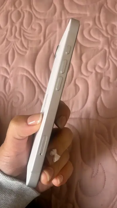 iPhone 16 E; 6 meses de uso - miniatura 6