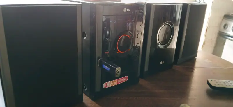 Equipo de sonido LG con parlantes - 6