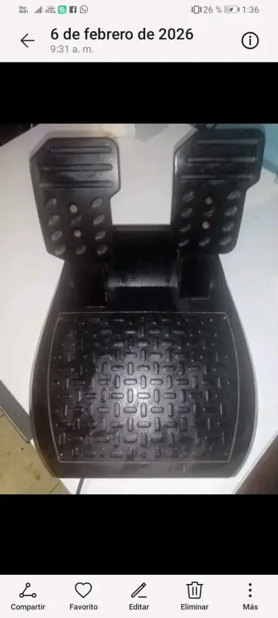Volante con pedales para videojuegos - miniatura 2