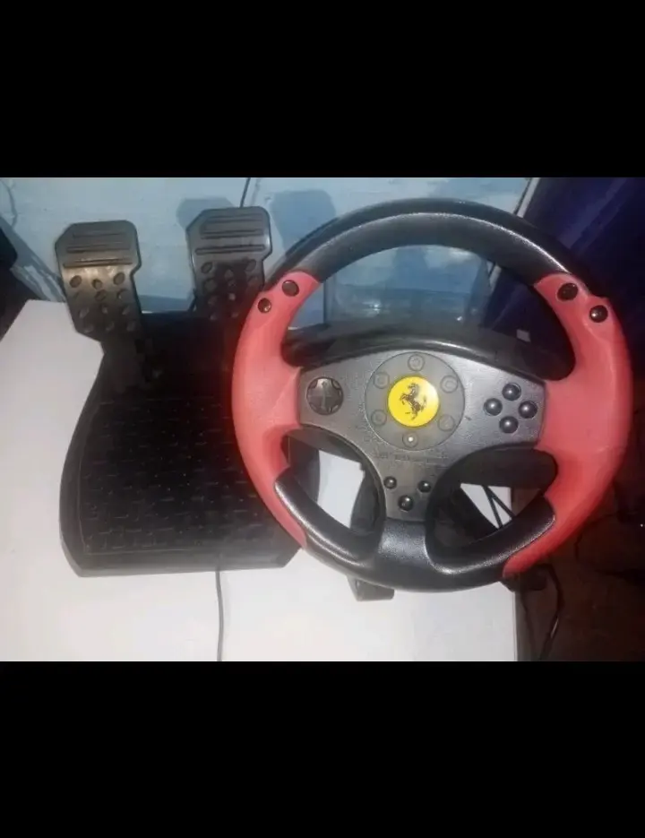Volante con pedales para videojuegos - 3