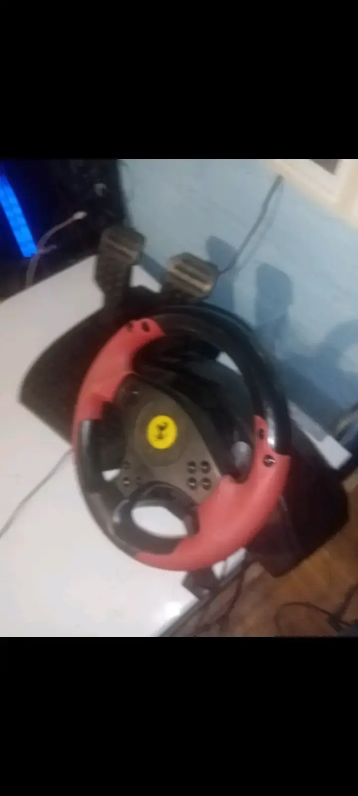 Volante con pedales para videojuegos - 4